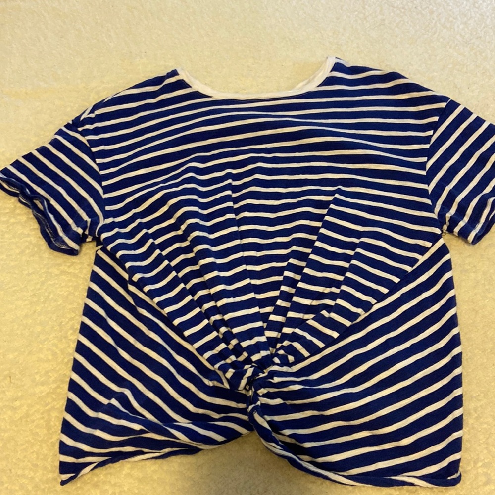 Front knotted tee